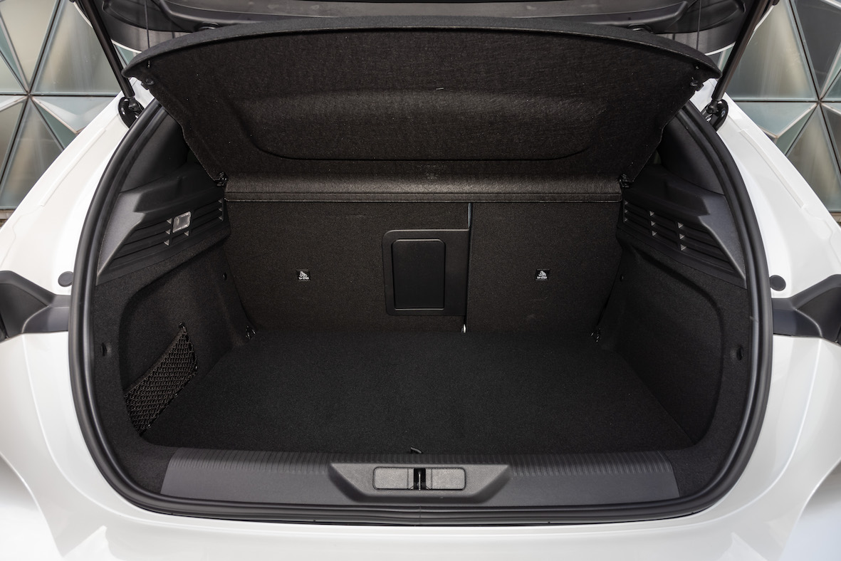 Peugeot 308, 2021, luggage space boot 